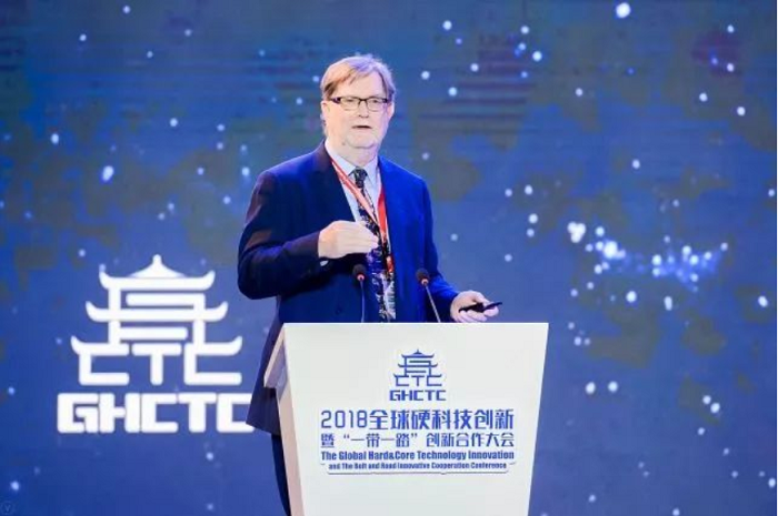 诺贝尔物理学奖得主乔治?斯穆特发表主题演讲