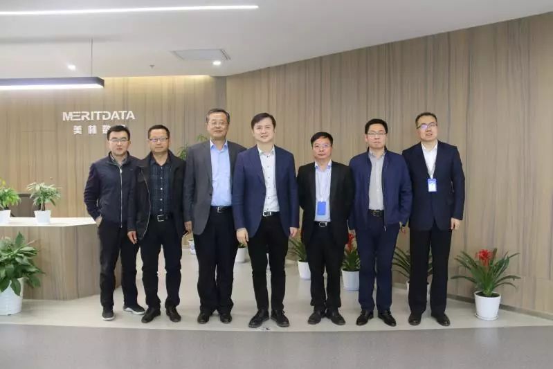 中网投与美林数据代表合影